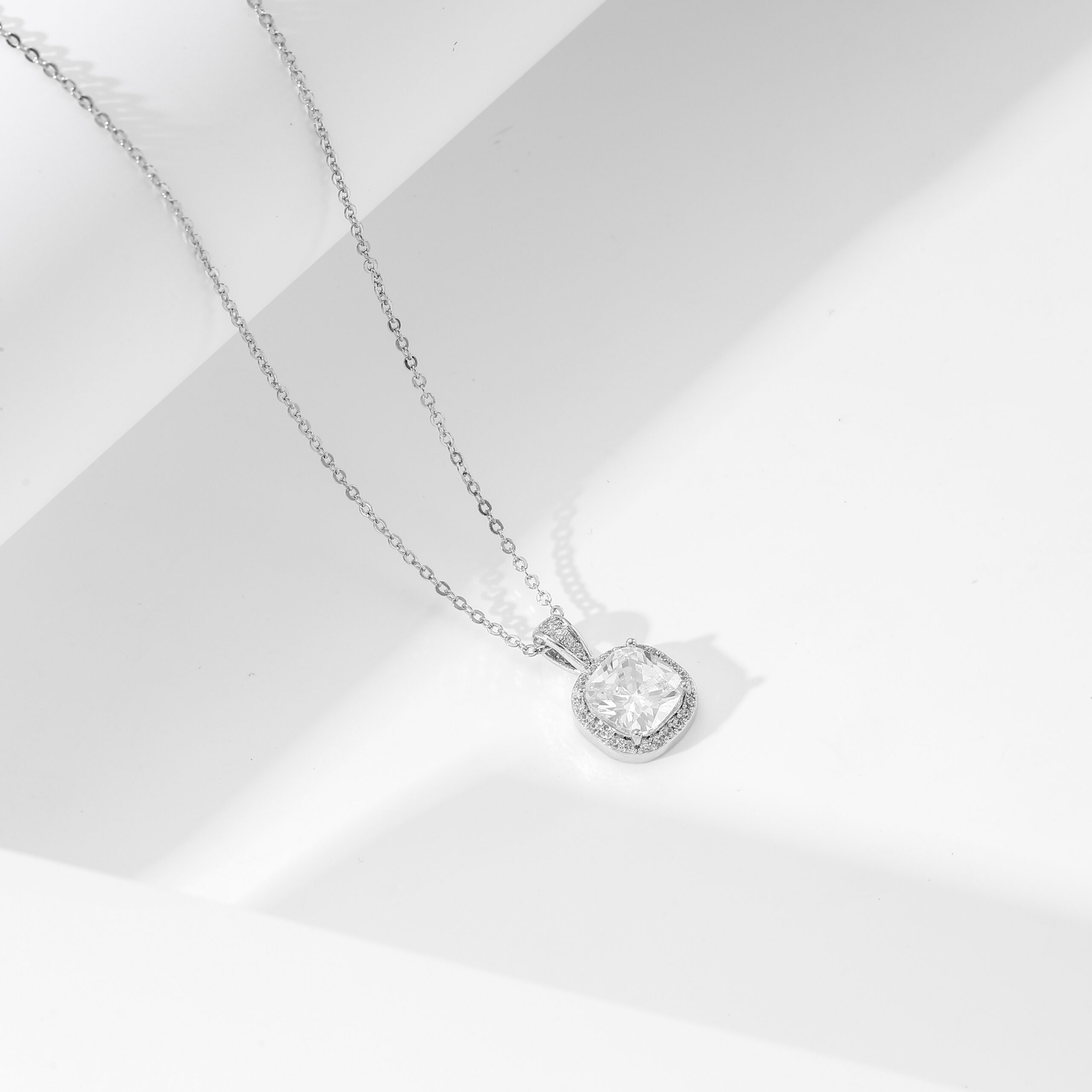 Aurora Cushion Halo Necklace - 图片 3