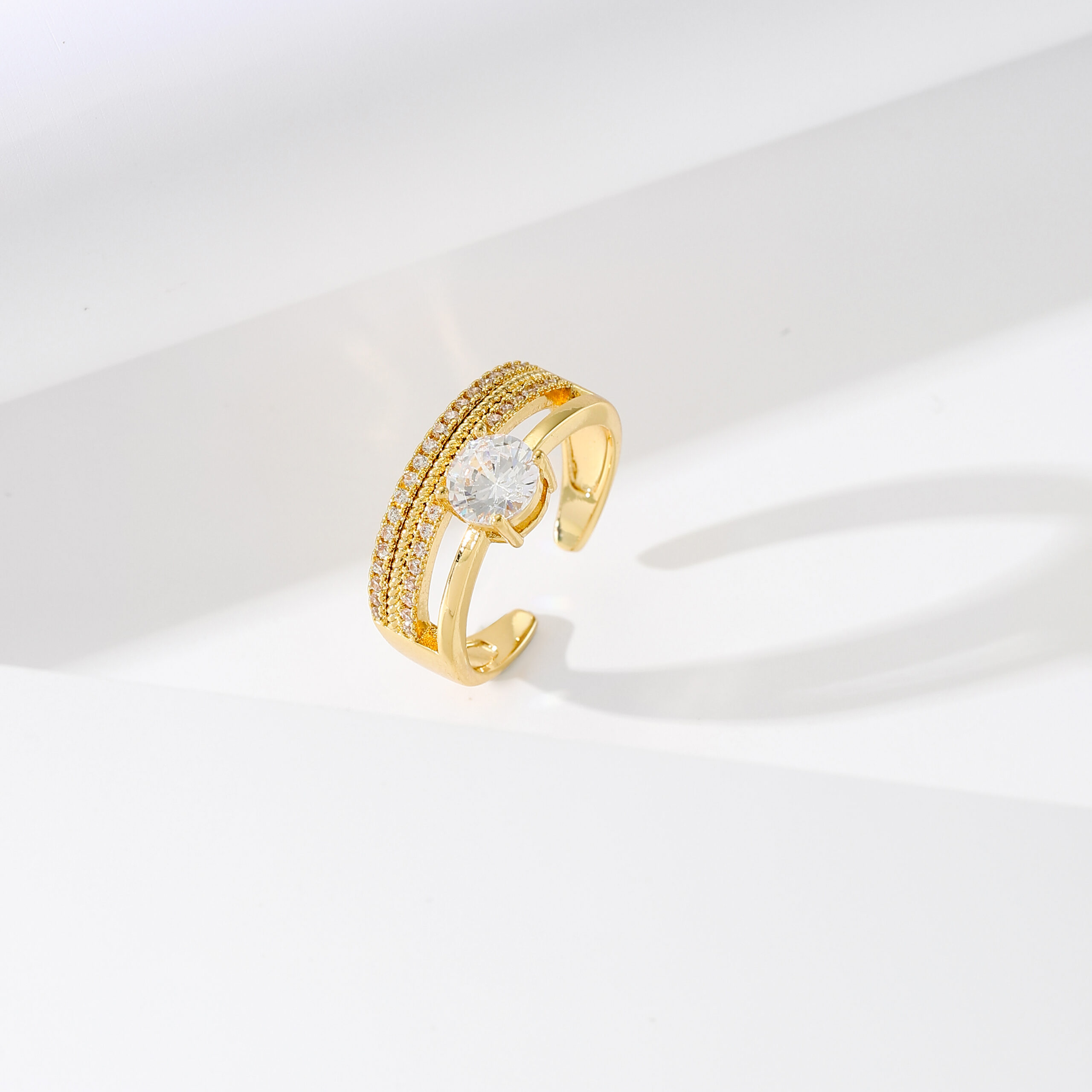 Aurora Solitaire Pavé Ring - 图片 3