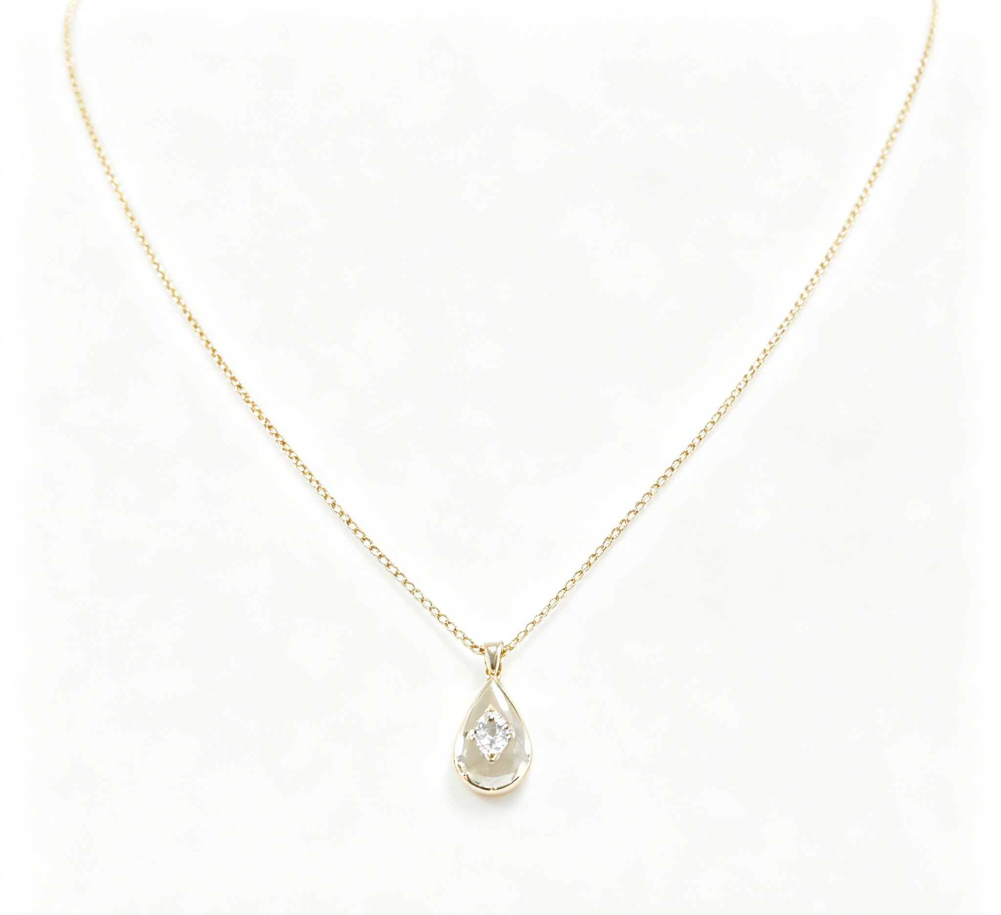 Bezel Set Teardrop Crystal Thin Gold Chain Necklace - 图片 2