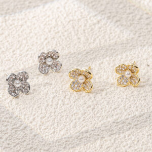Four Leaf Clover Zircon Pearl Stud Earrings
