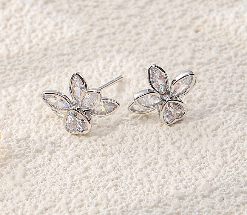 Hollow 4-Petal Flower Zircon Stud Earrings - 图片 4