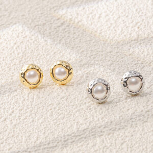 Round Pearl Stud Earrings With Surround Zircon