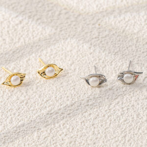 Leaf Pearl Stud Earrings