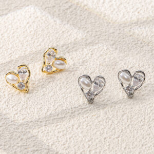 Hollow Heart Zircon Pearl Stud Earrings