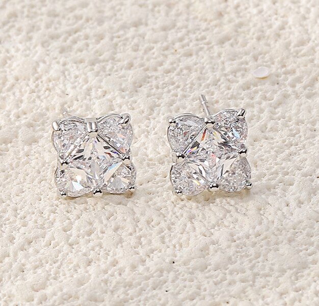 Square Crystal Clover Studs - 图片 4