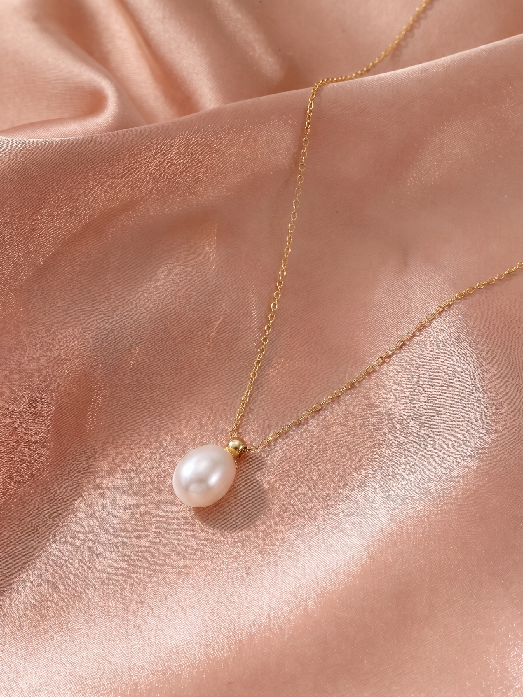 Single Teardrop Pearl Gold Clavicle Necklace