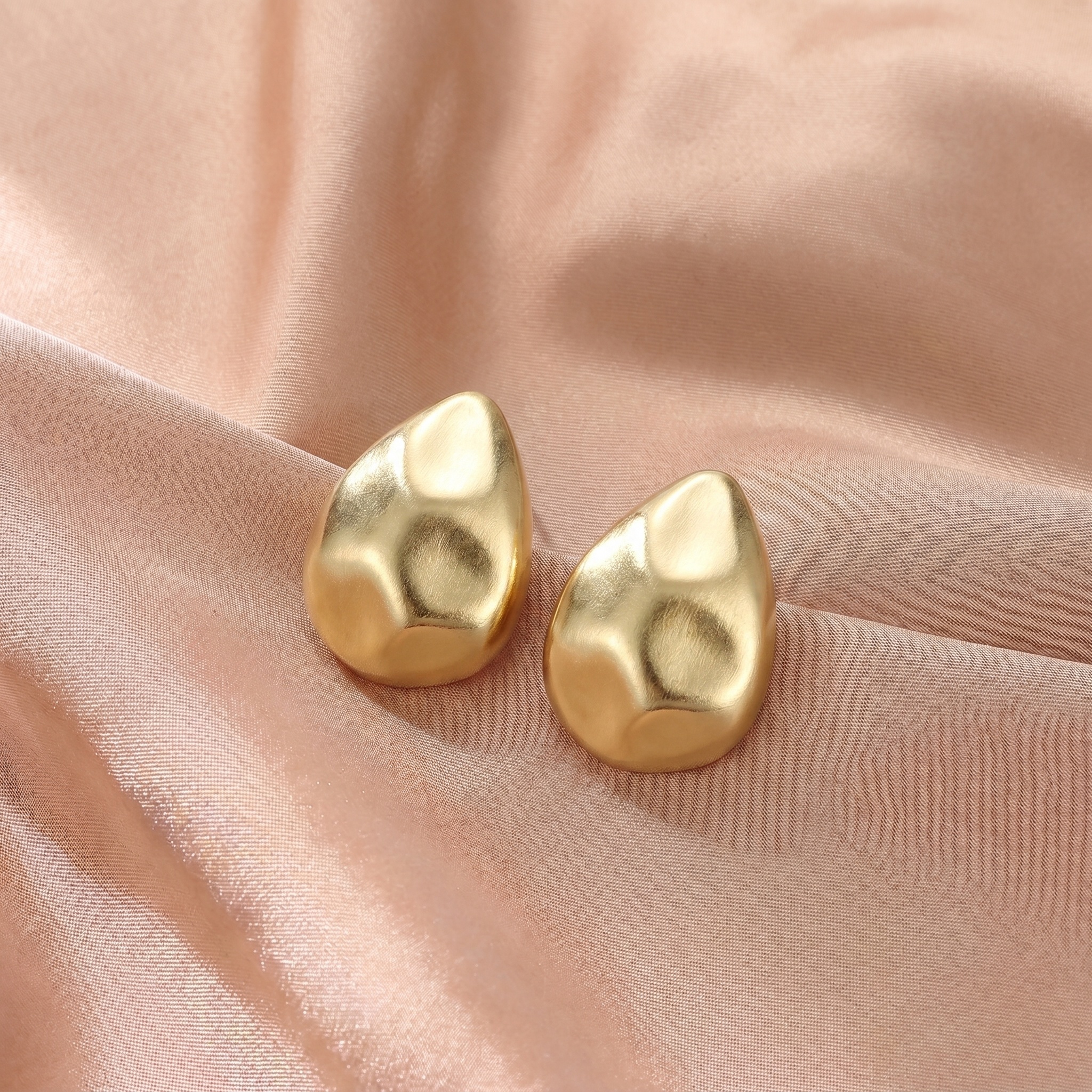 Matte Smooth Teardrop Metal Stud Earrings - 图片 2