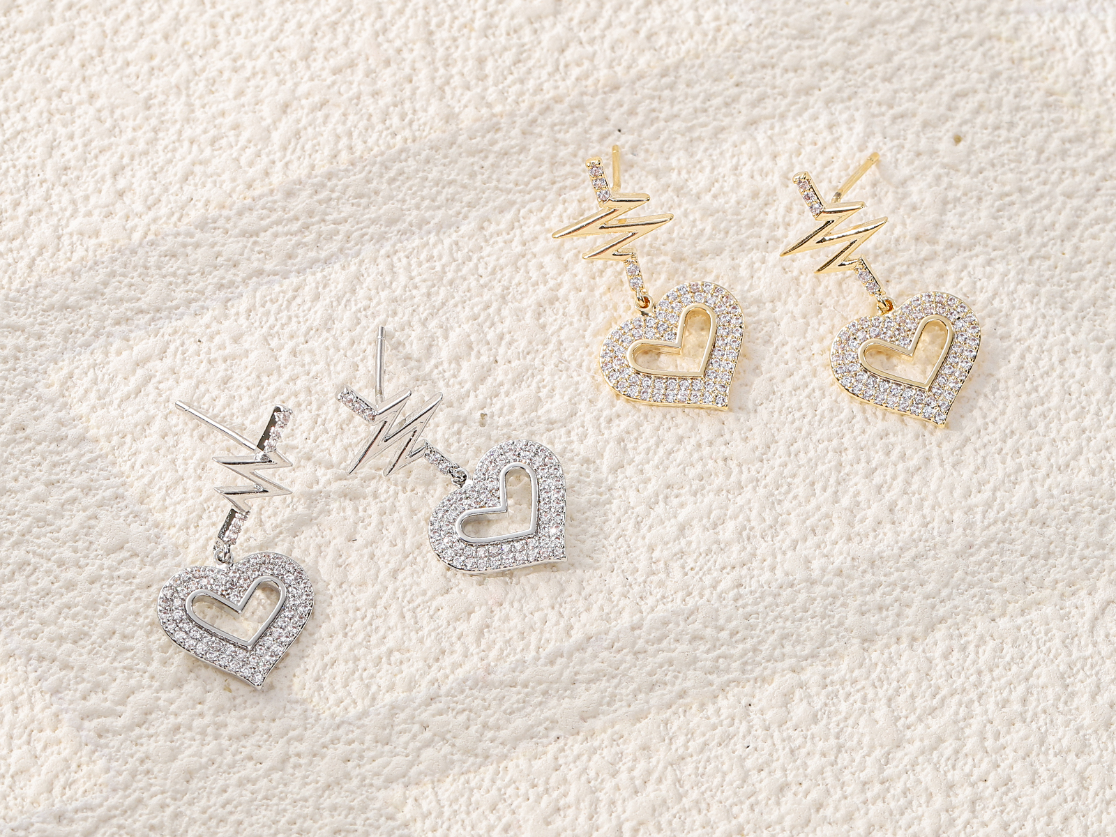 Lightning Hollow Heart Zircon Dangle Earrings - 图片 2